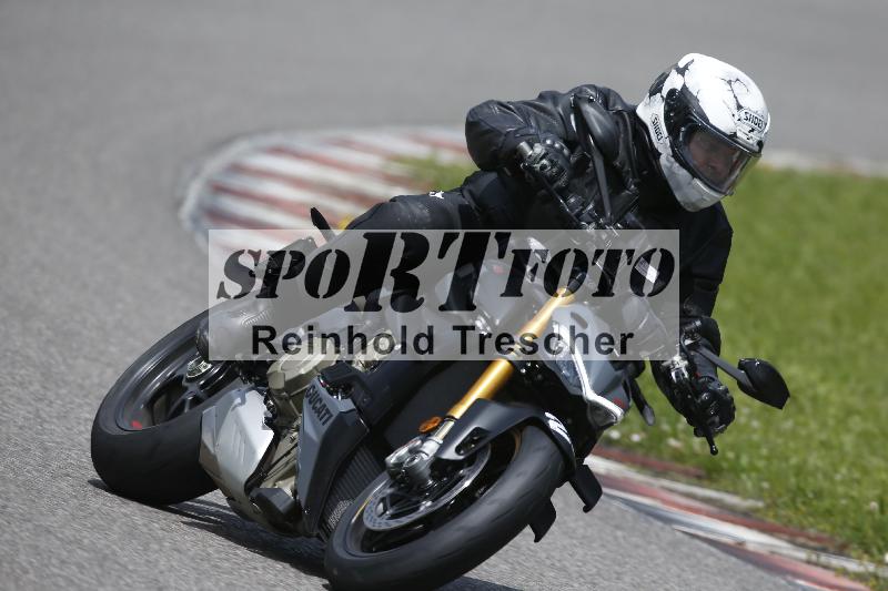 /Archiv-2024/29 12.06.2024 MOTO.CH Track Day ADR/Gruppe blau/26